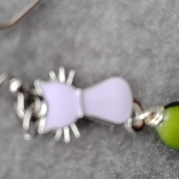 Hand Crafted Lavender Enamel Cat Charm With Glass Fish - Picture 4 of 4